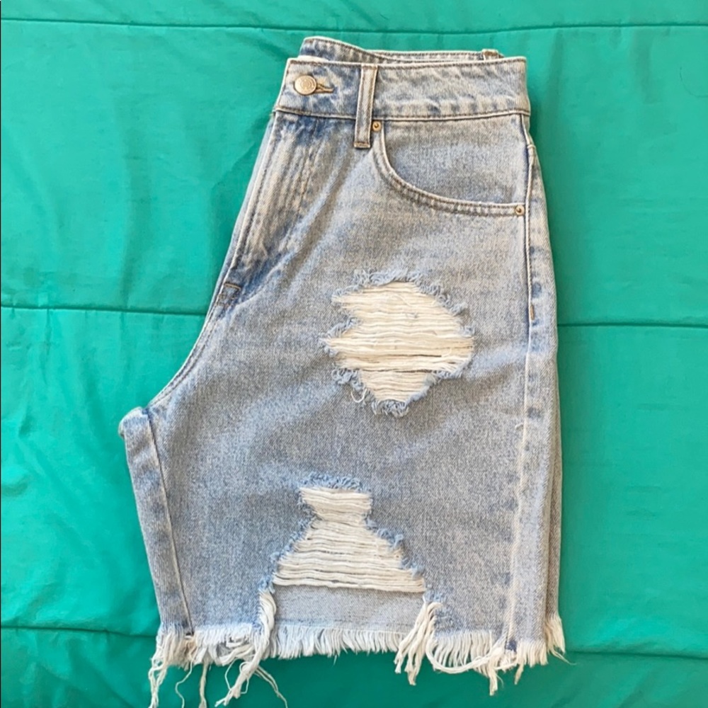 Denim short - Picture 3 of 3